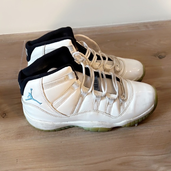 LEGEND BLUE AIR JORDAN 2014 SZ 5.5 VERY GOOD CONDITION NEGOTIABLE - Picture 1 of 2